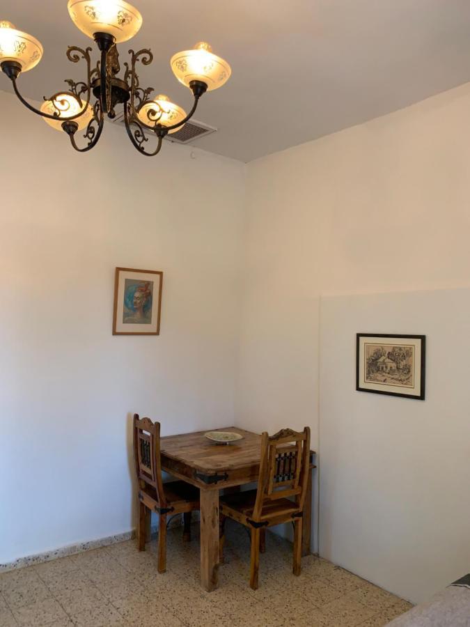 בית האבן העתיק מ-1885 עם מגונית פרטית בחצר Roș Pina Exterior foto